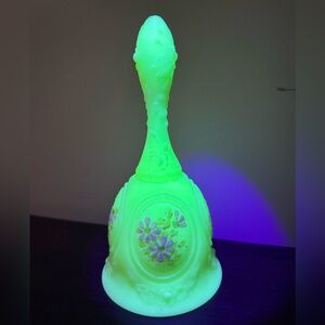 Vintage Fenton Uranium Custard Daisy Bell
